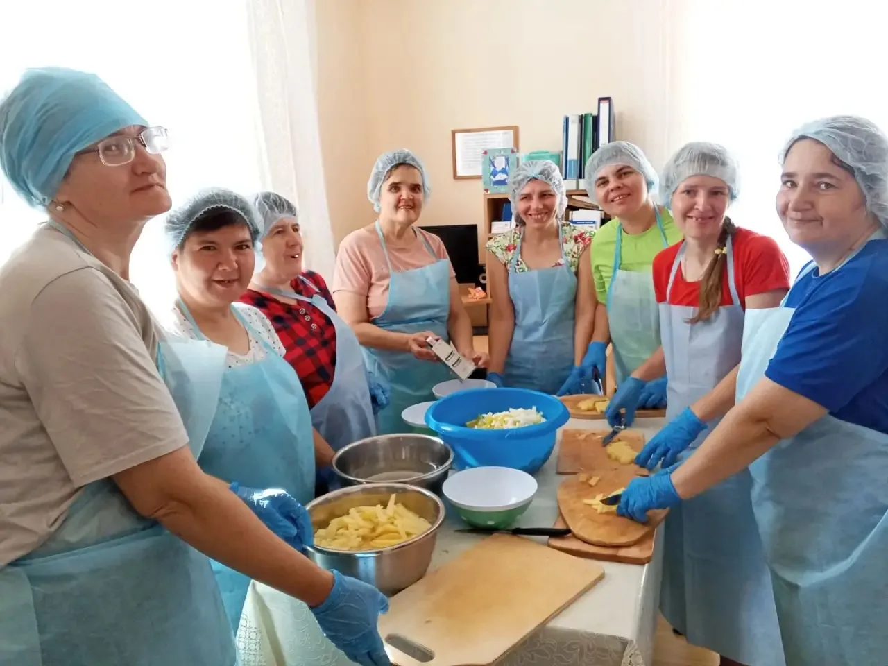 В трудовых мастерских интерната прошла встреча участников кулинарного кружка «Могу гото...