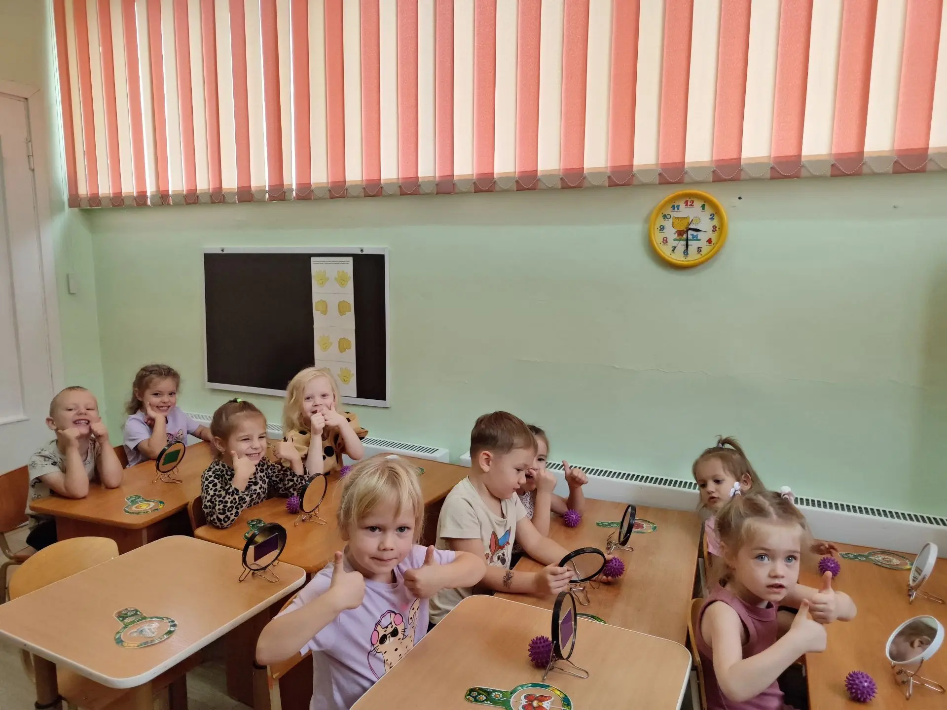 Ребята группы "Непоседы" подружились с гномиком Логовичком!