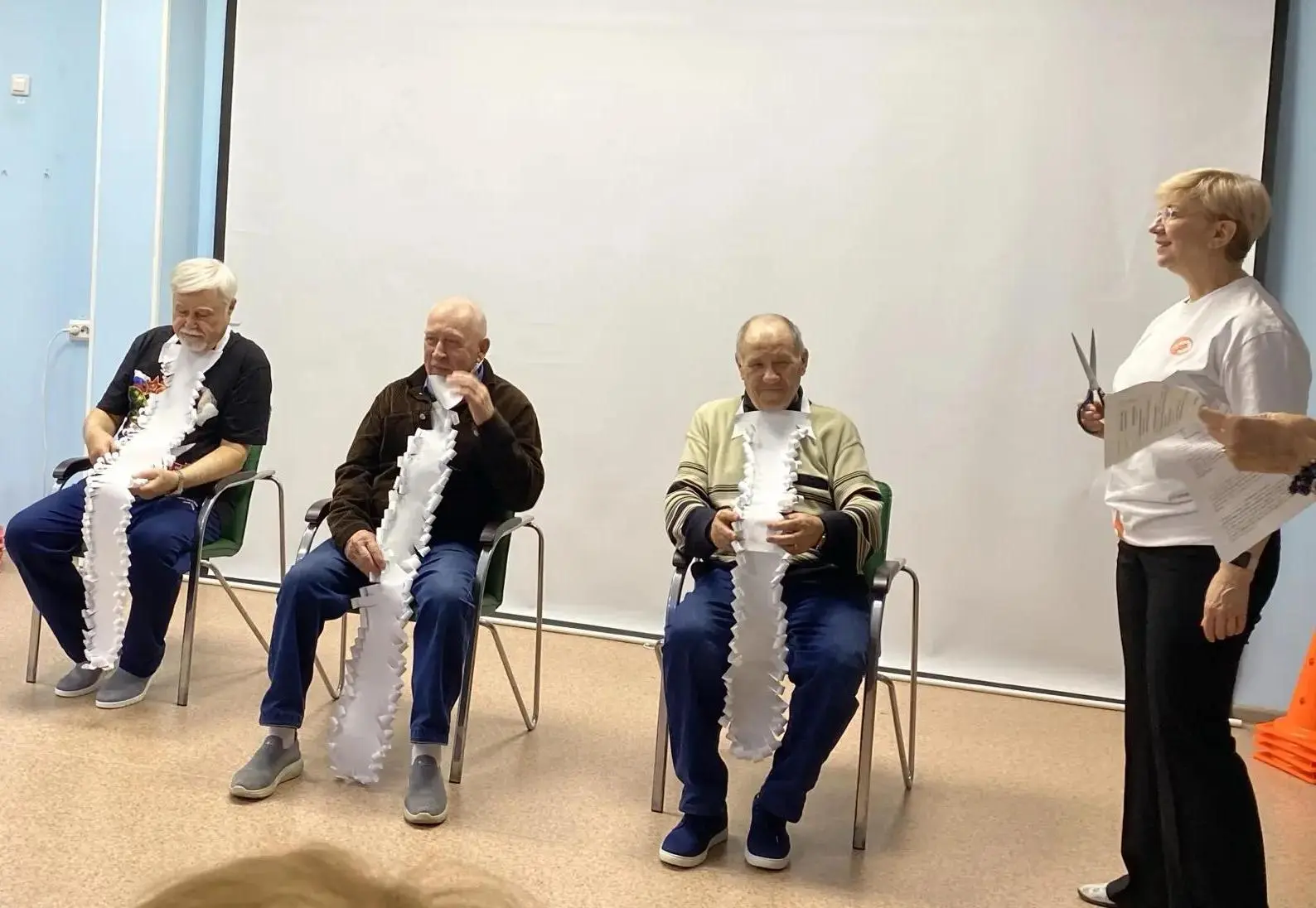 Папа может всё, что угодно! В Пыть-Яхском комплексном центре получатели социальных услу...