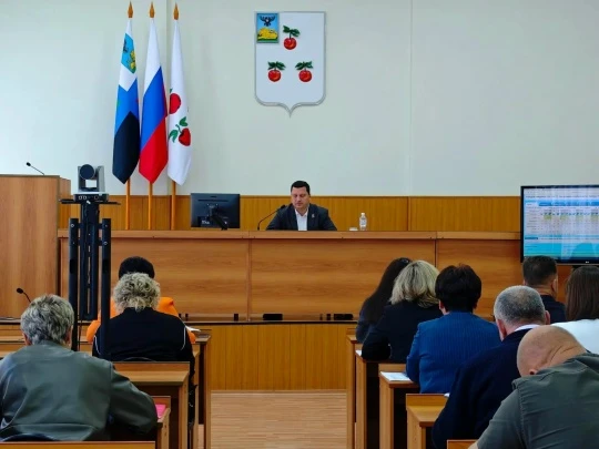 На совещании сегодня говорили о: