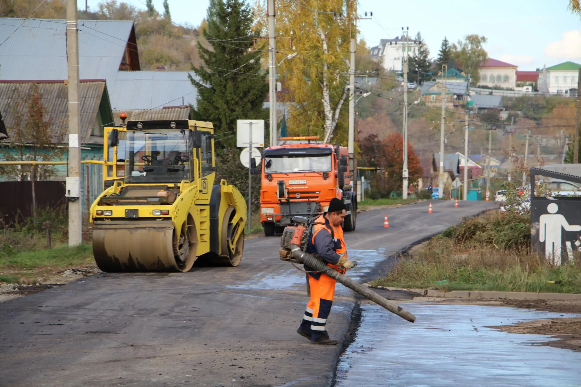 🚧 Внимание, водители! В Мамадыше временно перекроют две улицы из-за ремонта дорог.
