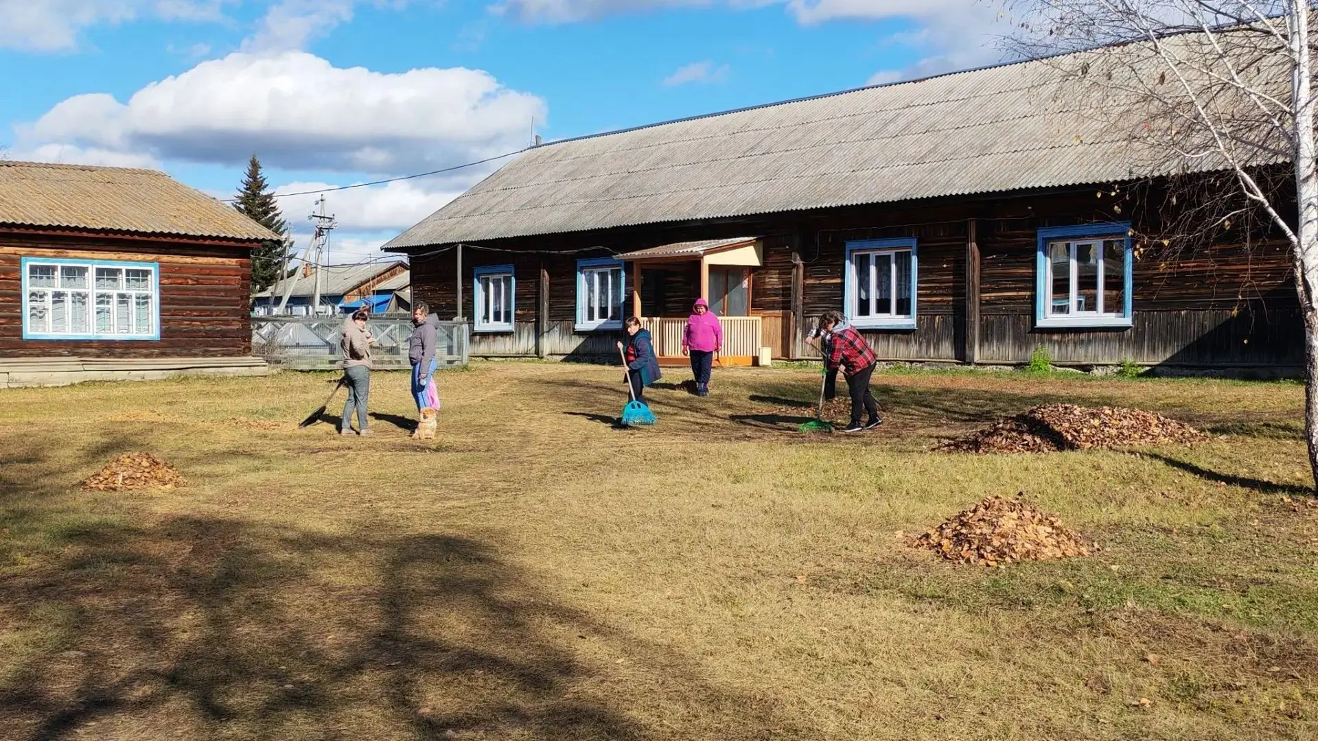 🍂 Осенний труд — это тоже про заботу! 🍂
