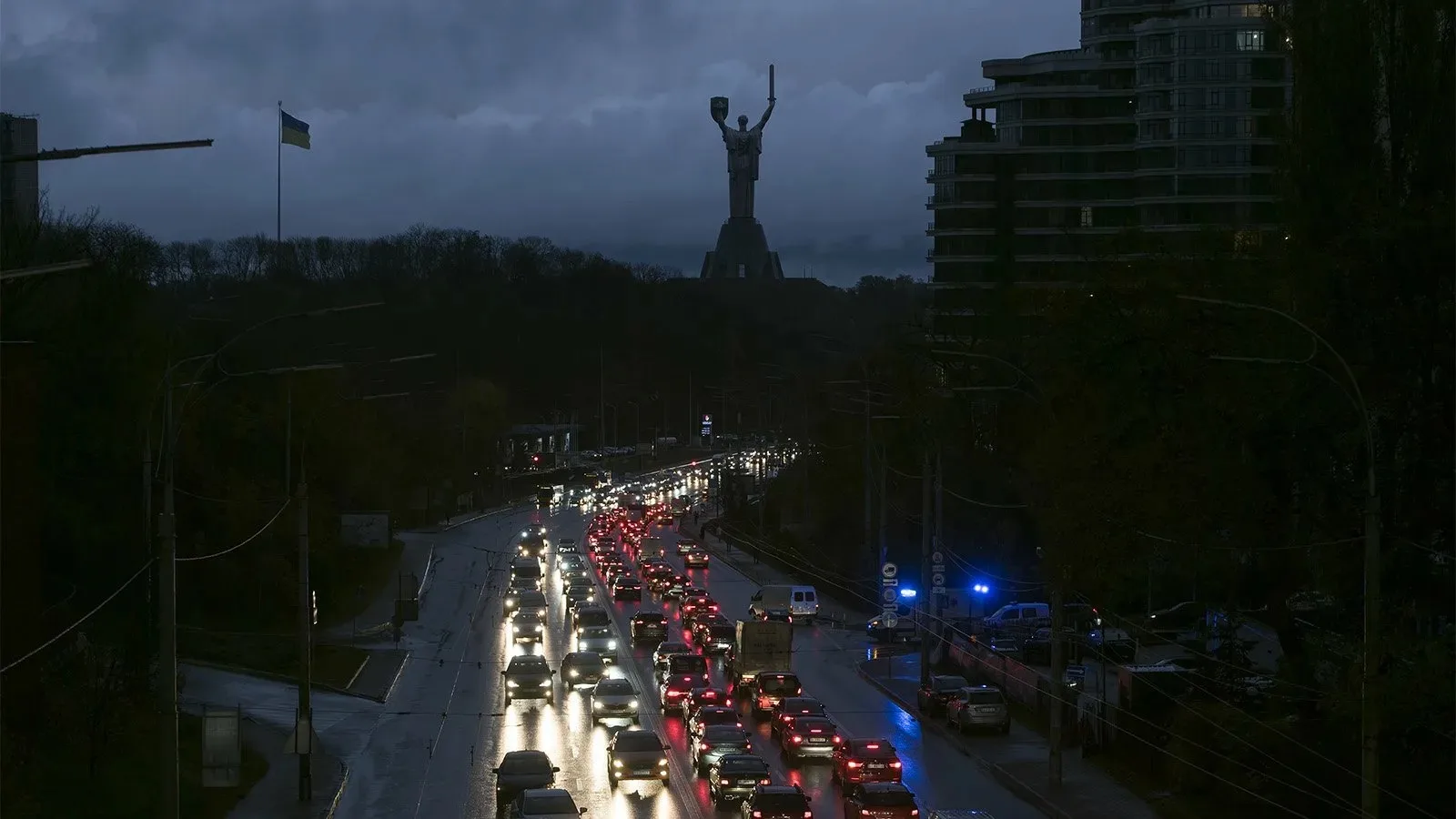 Киевское метро - всё. После наших ударов по объектам энергетики в столице Украины остан...