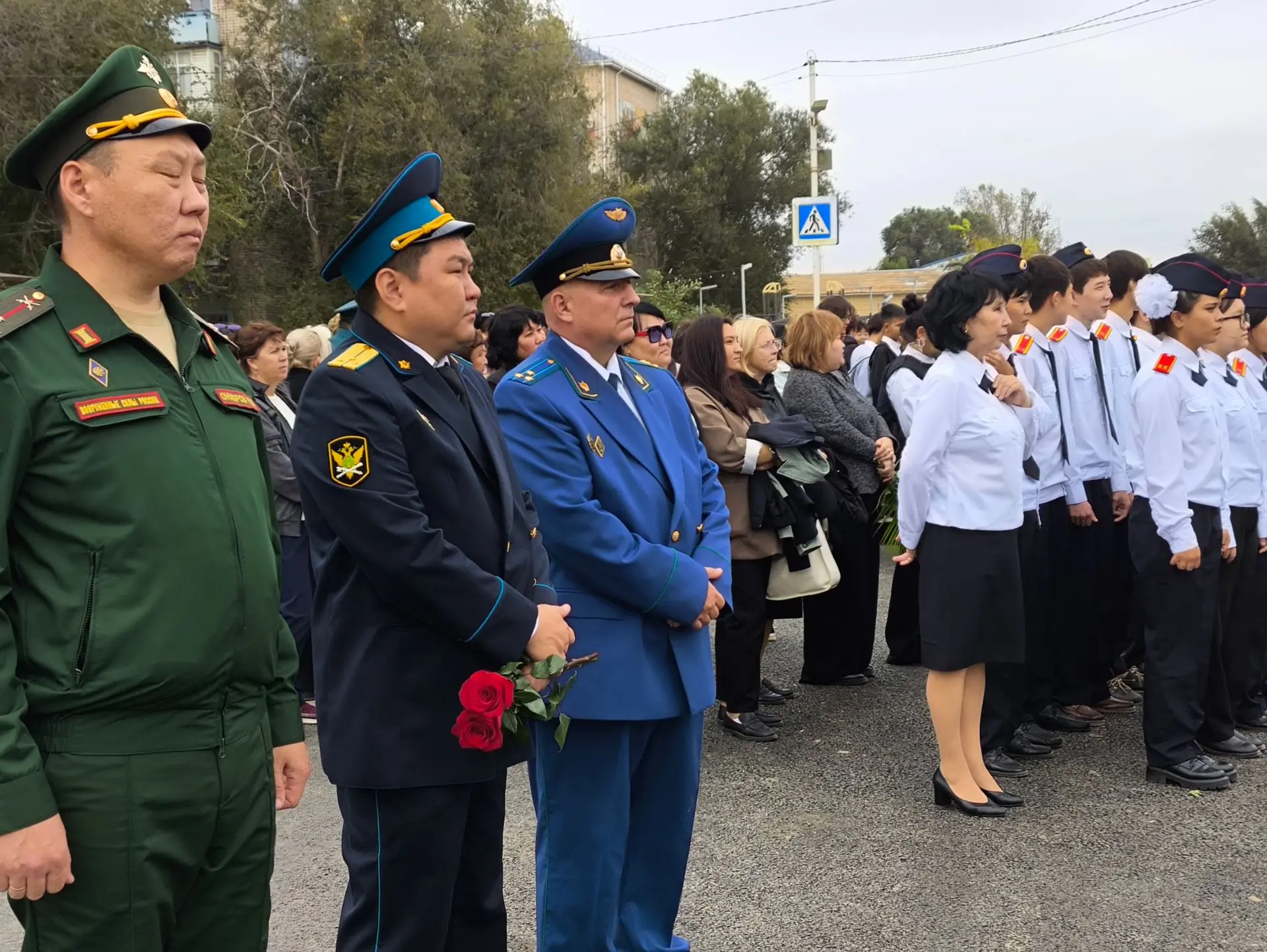 На митинге собрались представители администрации района, личный состав пожарной части, ...