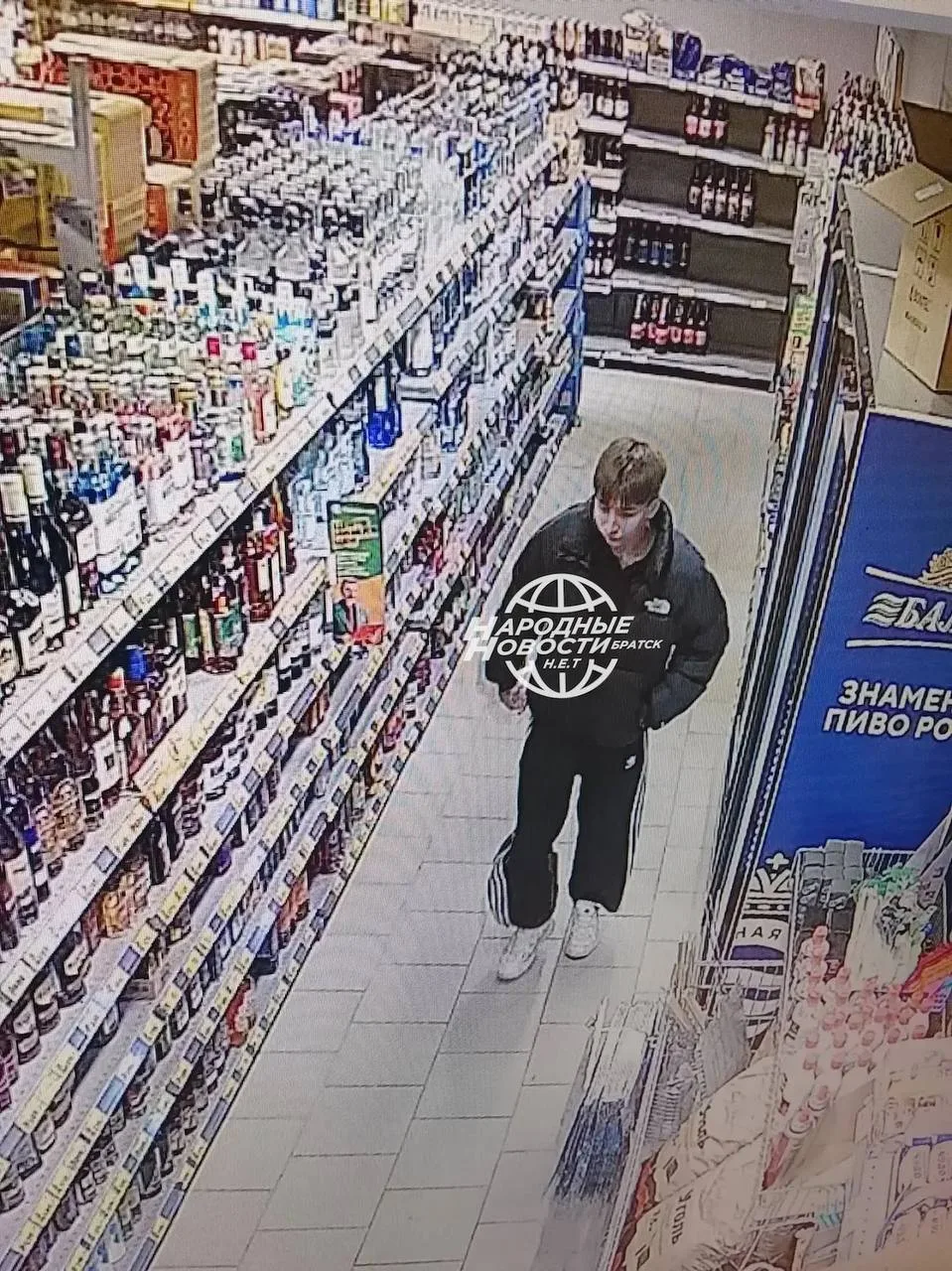 7.10.2026 в 21:30 в магазине Пятерочка на Мира 22 данный молодой человек чемодан, а по ...