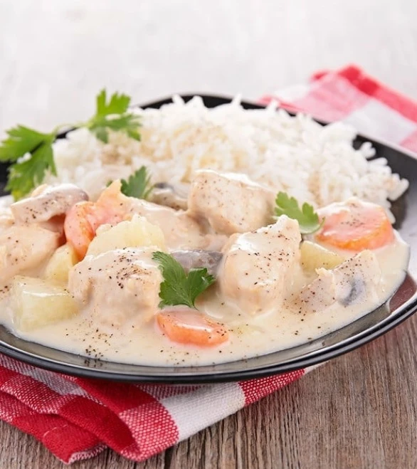 КУРИНОЕ ФИЛЕ С КАРТОФЕЛЕМ И ГРИБАМИ В СЛИВОЧНОМ СОУСЕ