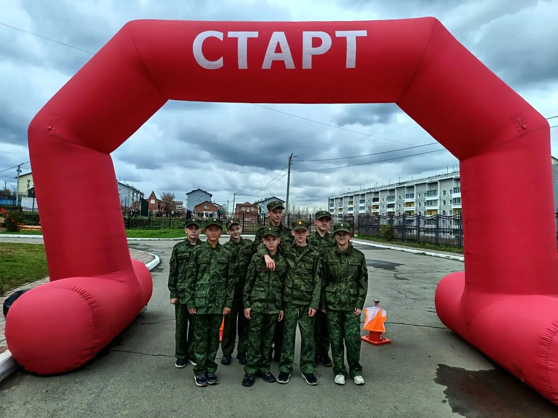 Вместе с опытной старшей командой юнармейцев в Военно-спортивной игре "Орлёнок" сегодня...