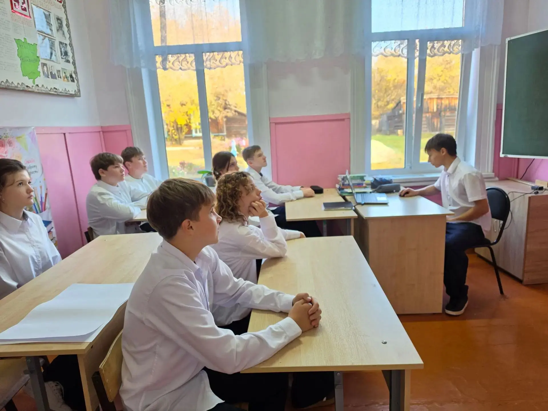 Как мы начали неделю: флаг, гимн и кибербезопасность 🛡️💻