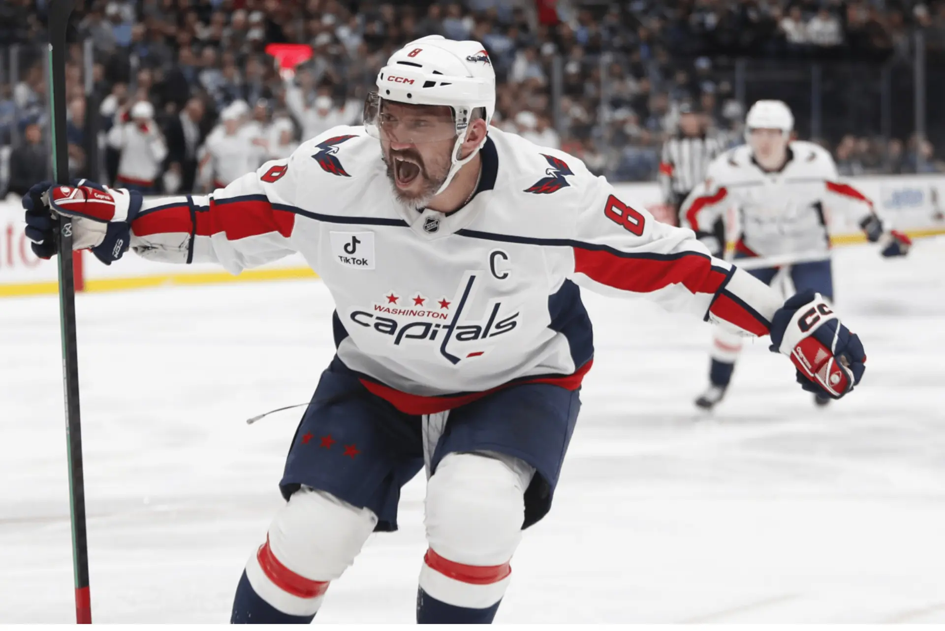 Овечкин забил 1007-й гол и вплотную подобрался к Гретцки.