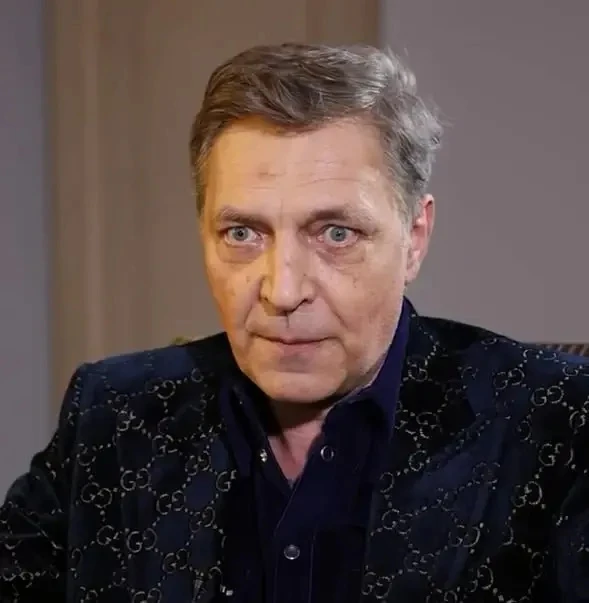 Александр Невзоров* внесен в перечень террористов и экстремистов, сообщает Росфинмонито...