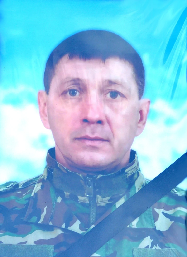 Жители райцентра проводили в последний путь участника спецоперации Евгения Почкалова