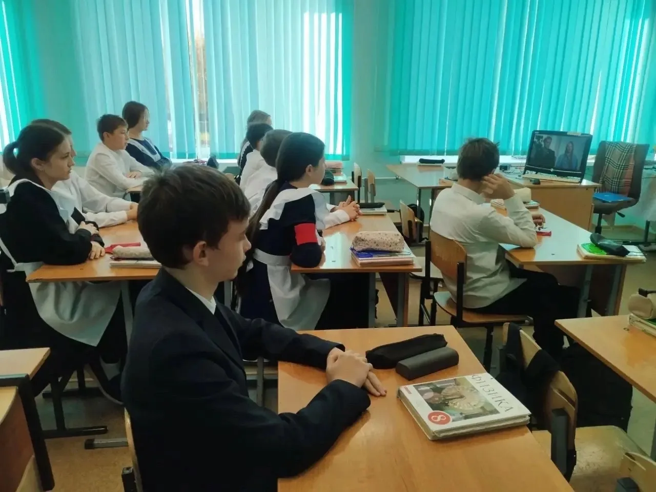 После линейки в каждом классе состоялись внеурочные занятия в рамках программы «Разгово...