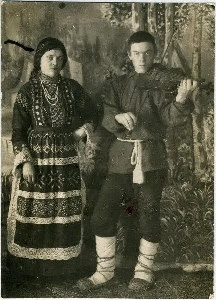 📸Молодая пара в народных костюмах, Вятская губерния, город Кукарка. Фотография до 1917...