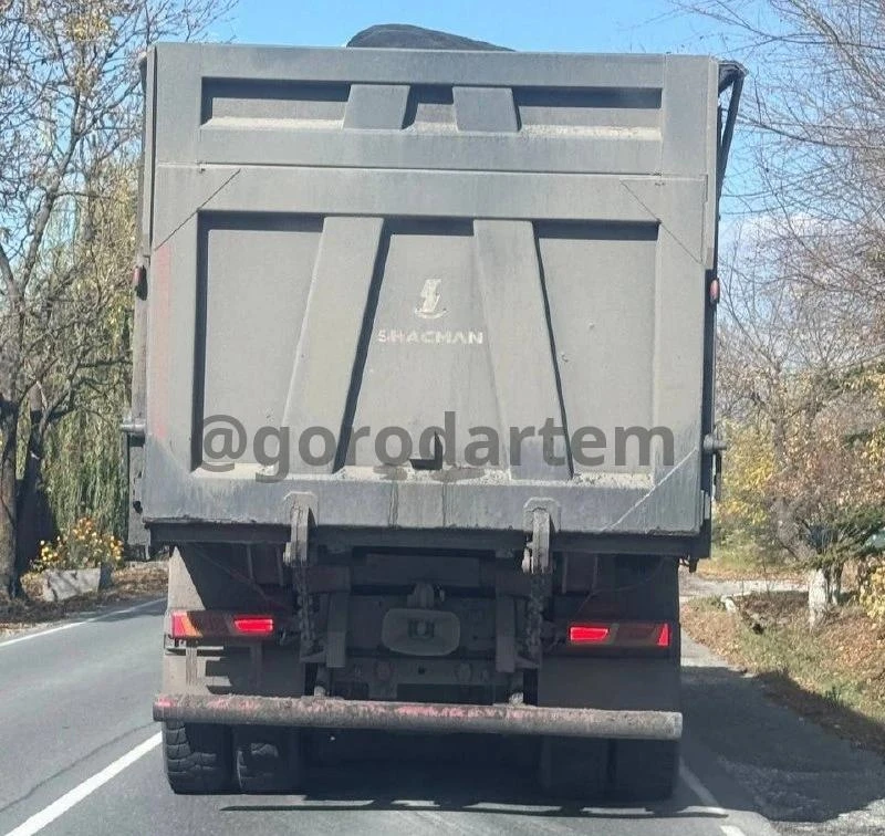 Жители Артёма продолжают сообщать о перегруженных грузовиках с замазанными номерами