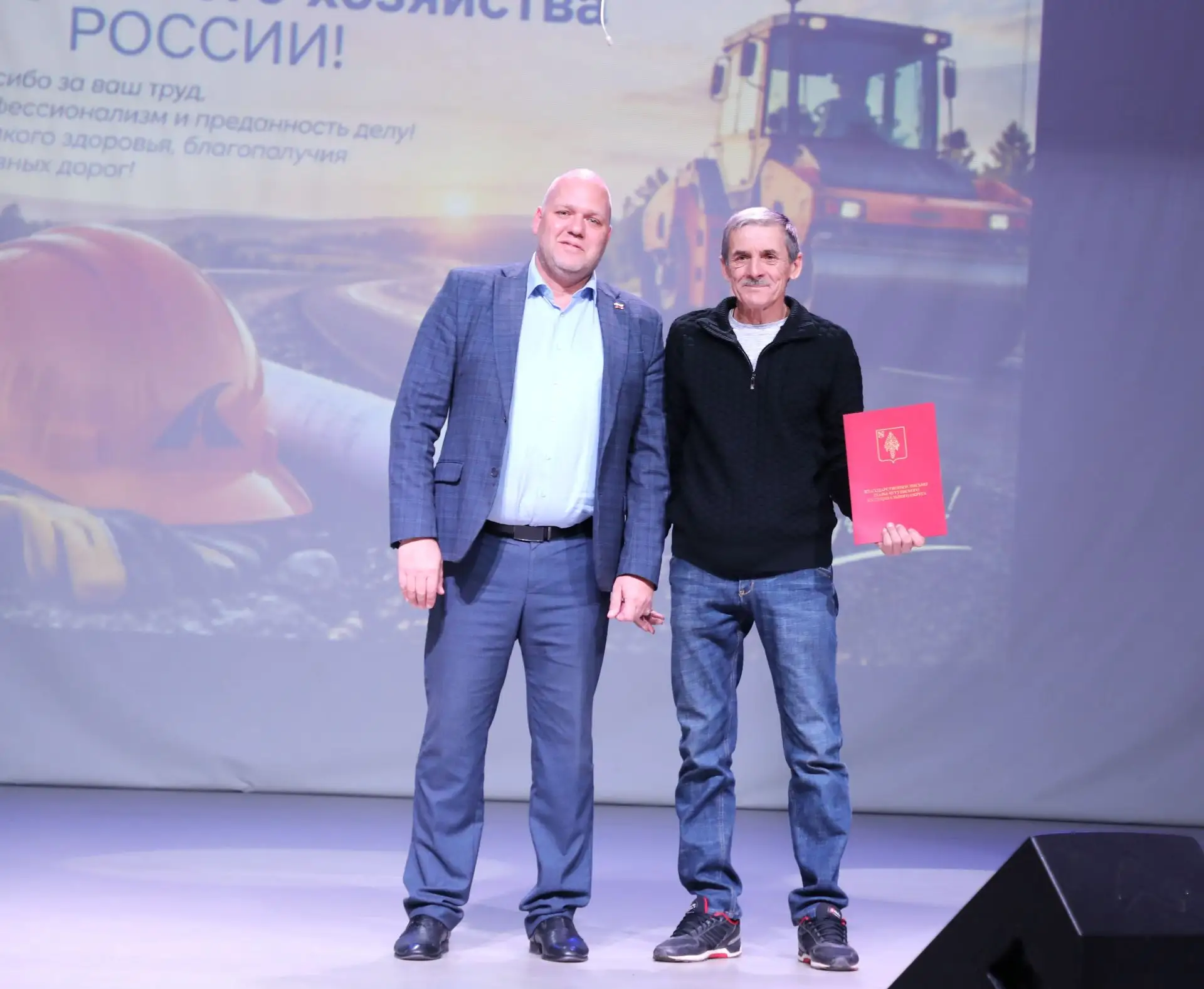 "Их труд в каждом километре"🚜