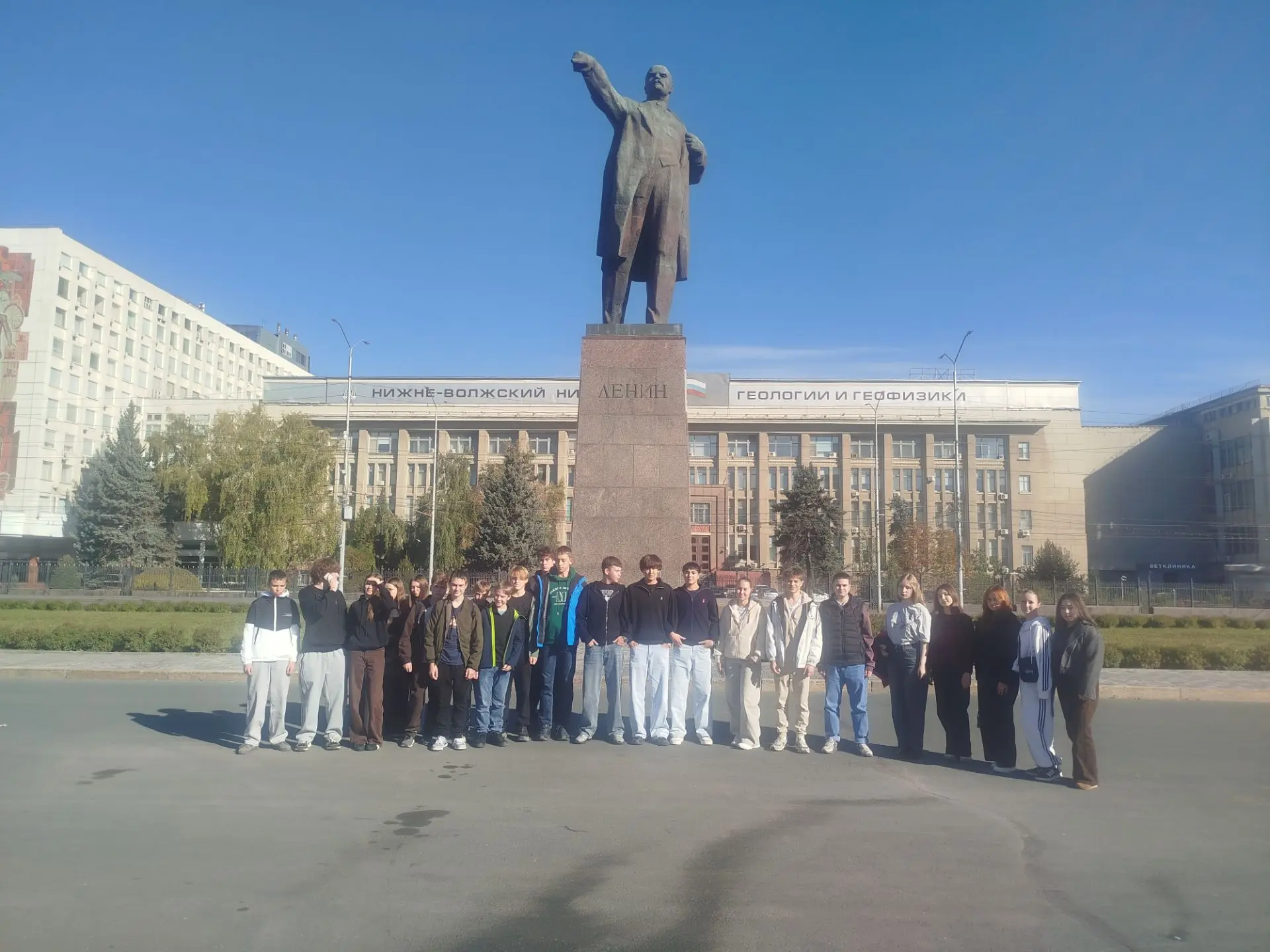 🏛️🦙 Большое путешествие школьников: Саратов, музей СВО и парк «Альпак»!
