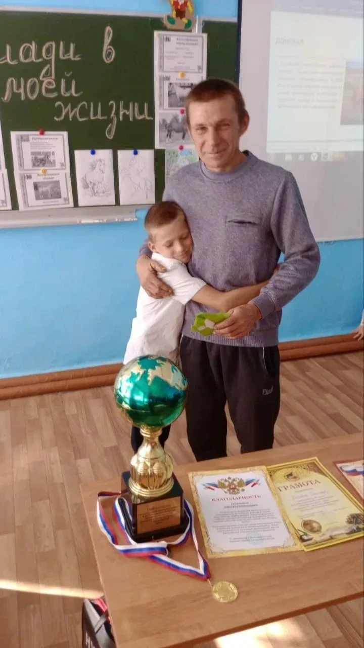 Я и мой папа, Назаров Алексей  Геннадьевич, любим ездить на рыбалку, там мы соревнуемся...