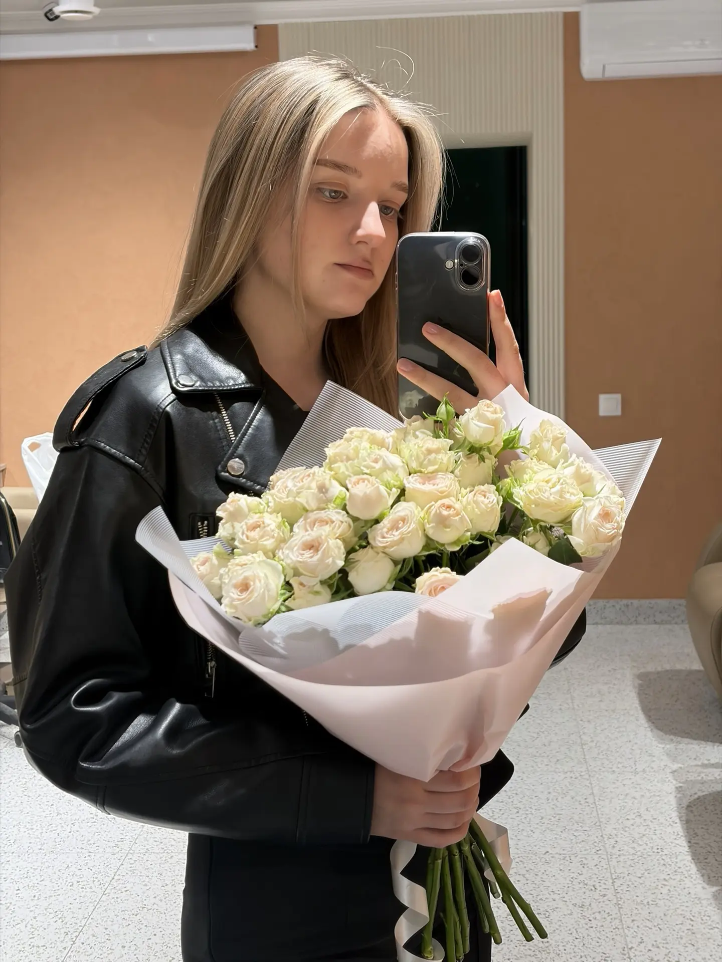 Вчера мы поздравляли сердце и душу нашего салона! 🌸