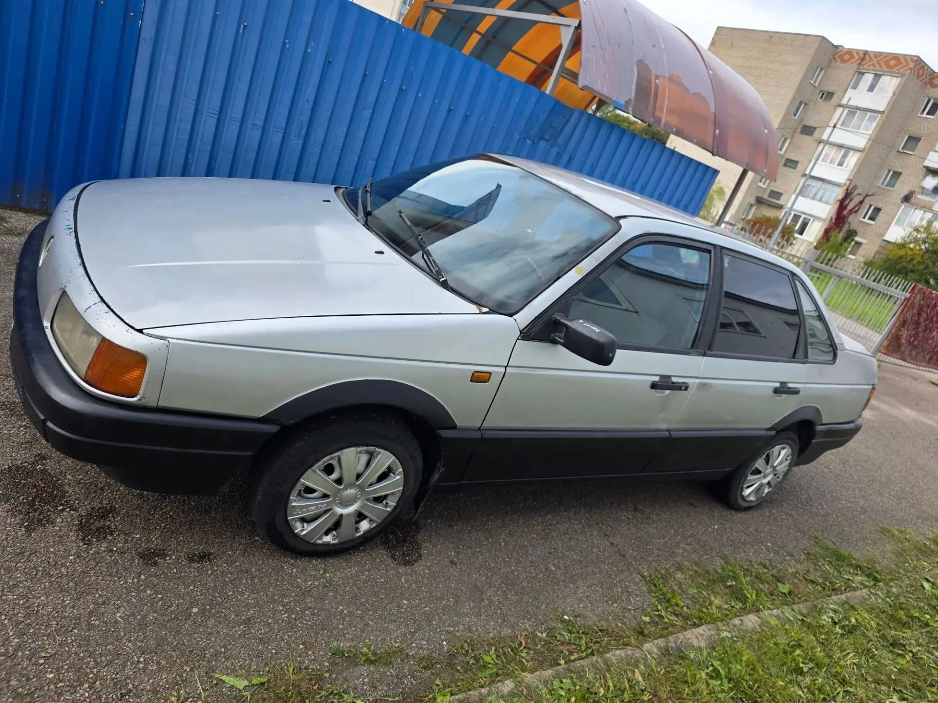 Продам Passat B3 бинзин 1,8 машина каждый день на ходу документами полный порядок очень...
