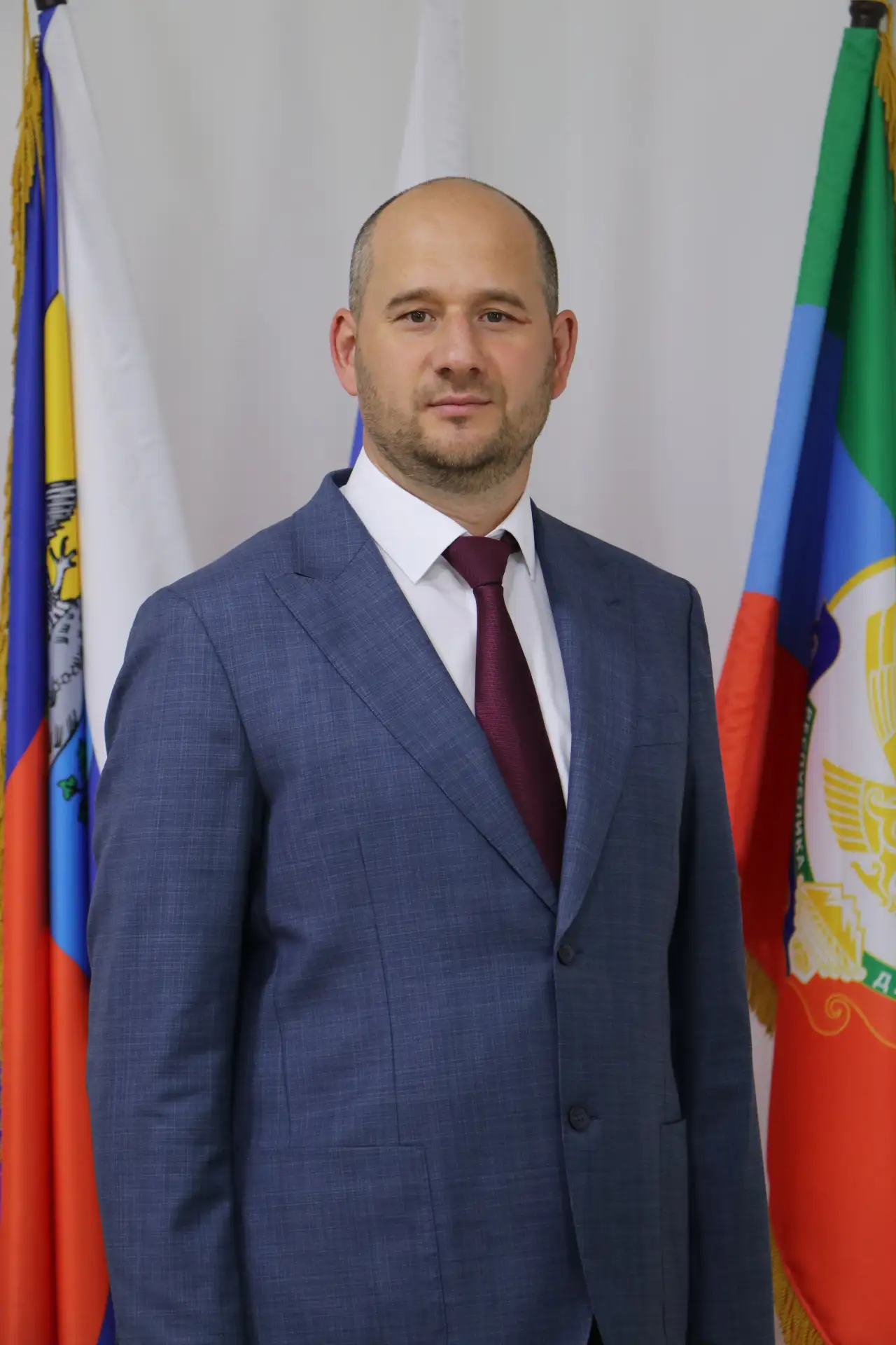Глава ГО «город Кизляр» Иван Лазурков поздравил кадровых работников с профессиональным ...