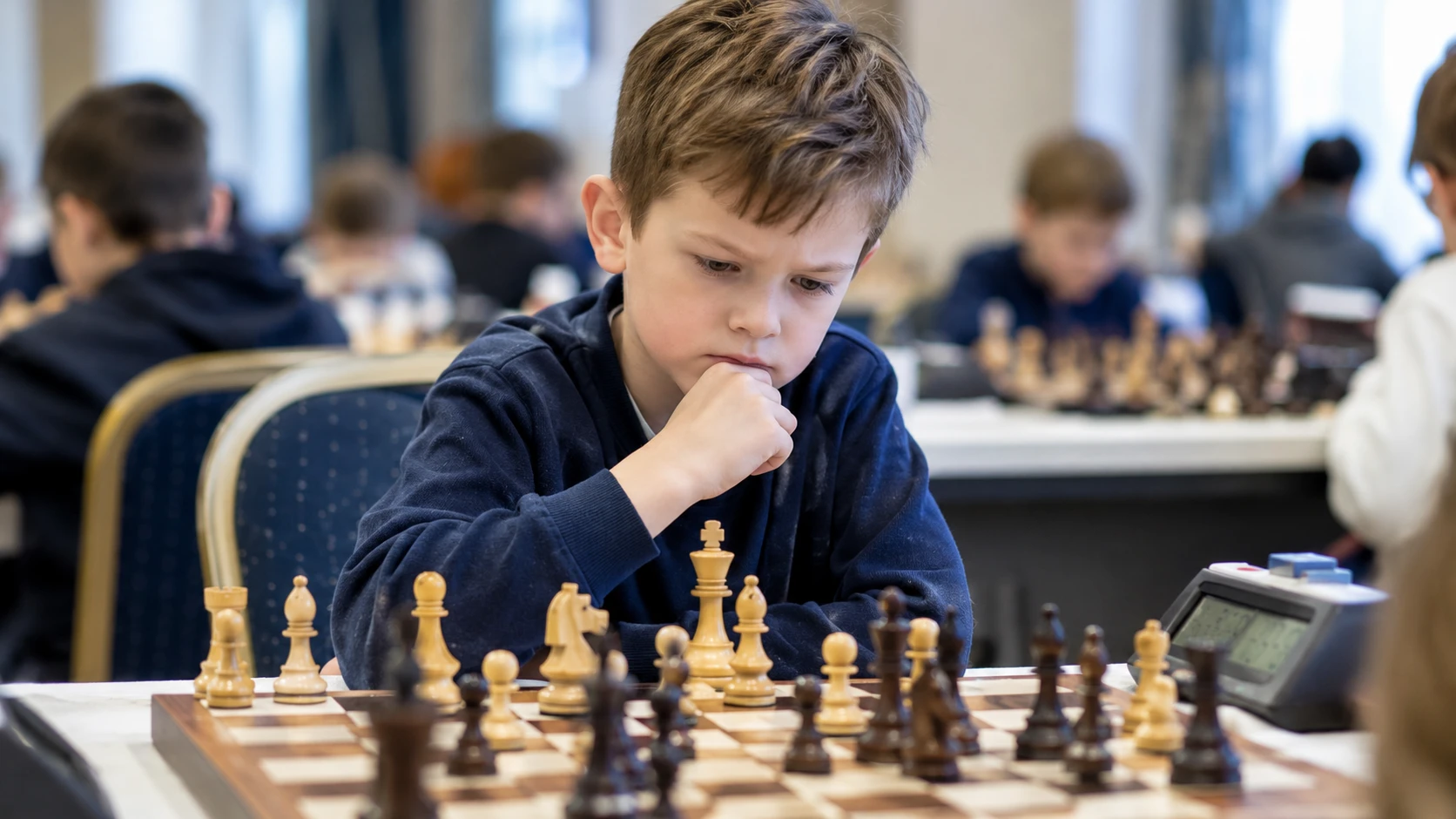 ♟️ Дома решает сложные задачи. А на турнире отдаёт фигуру за один ход. Почему?