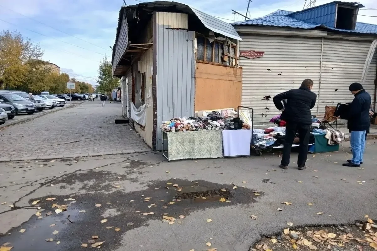 В Кызыле остановили уличную торговлю у бывшего Центрального рынка