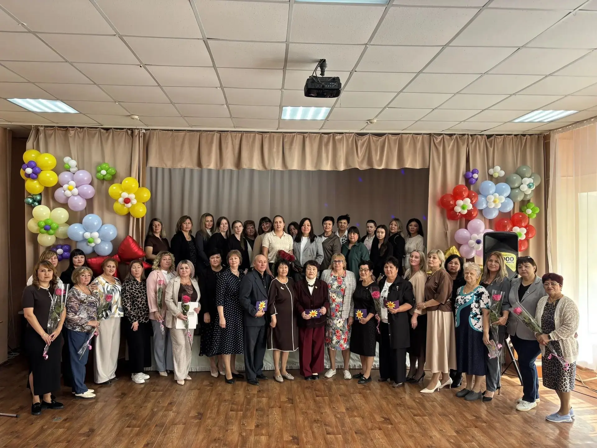 🌹Трогательно, ярко и с большой любовью: в МКОУ "Яксатовская СОШ" прошёл праздничный ко...
