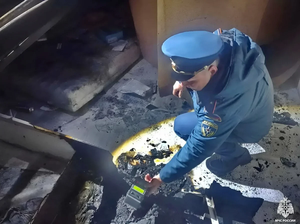 В Ярцеве сгорел частный дом и легковой автомобиль, в Смоленске – квартира