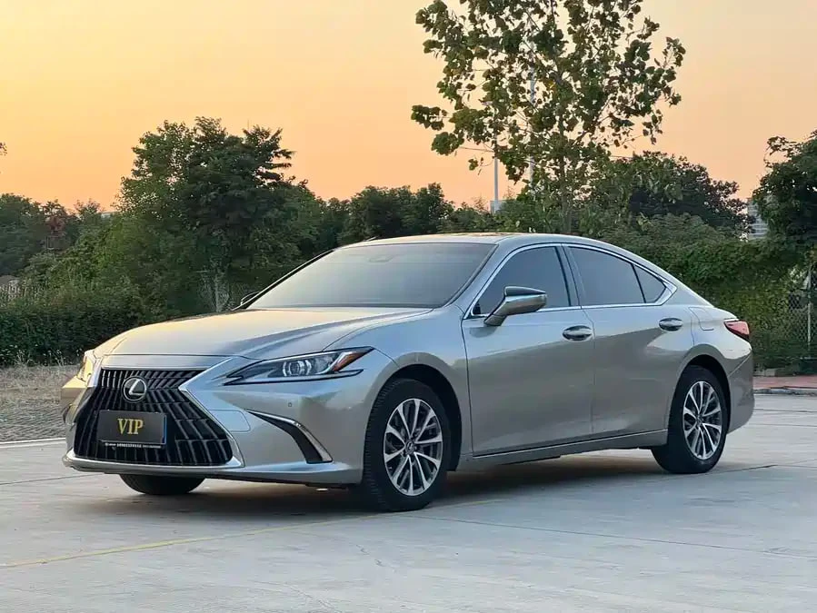 Lexus ES 200 Premium Edition