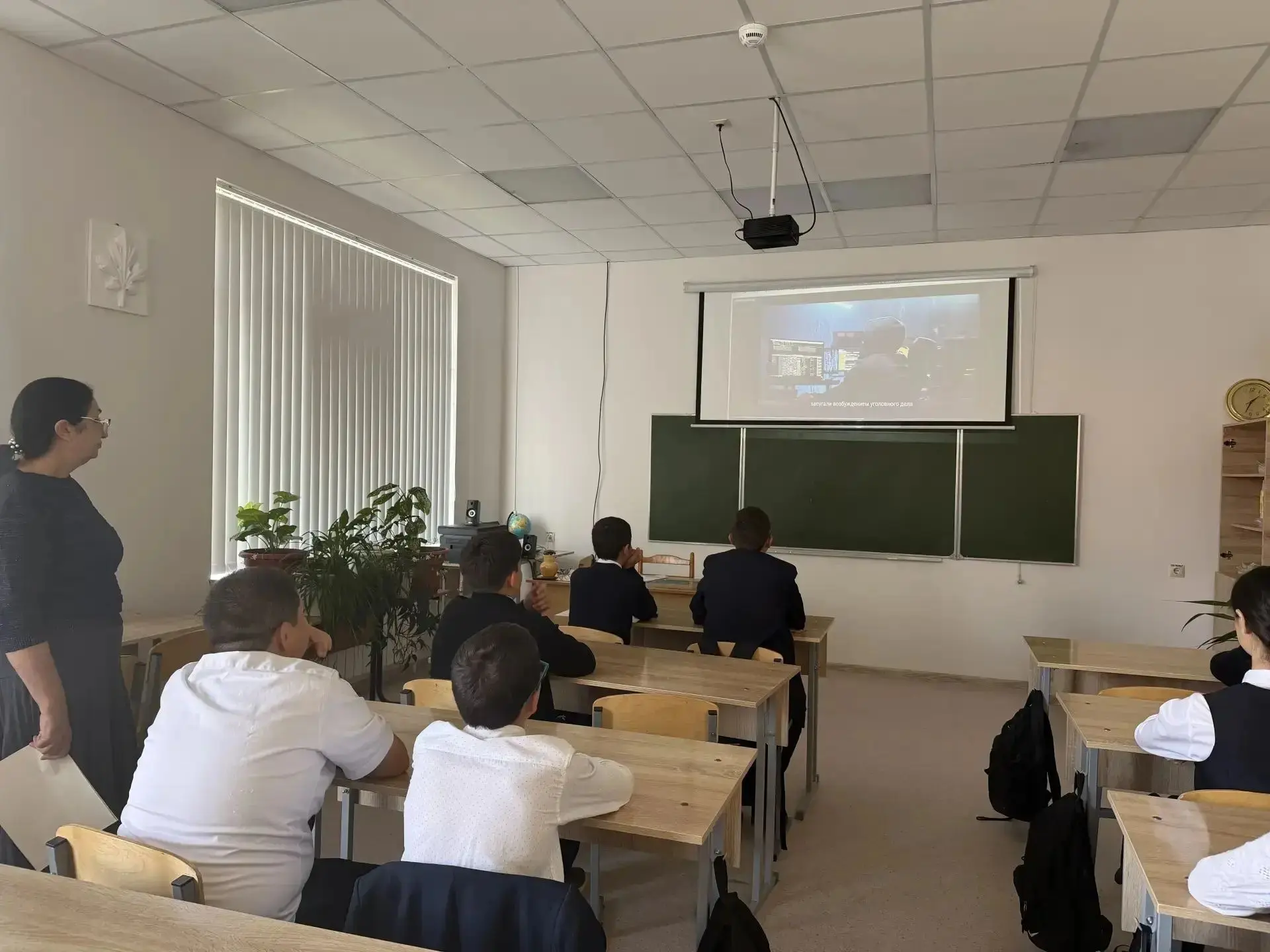 Сегодня прошел единый классный час в 5-8 классах. Тема: "Цифровая грамотность и безопас...