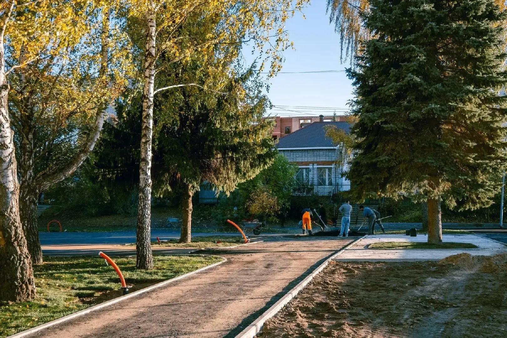 В Большом Руново кипят работы — там зажгли масштабный апгрейд общественной зоны. Уже на...