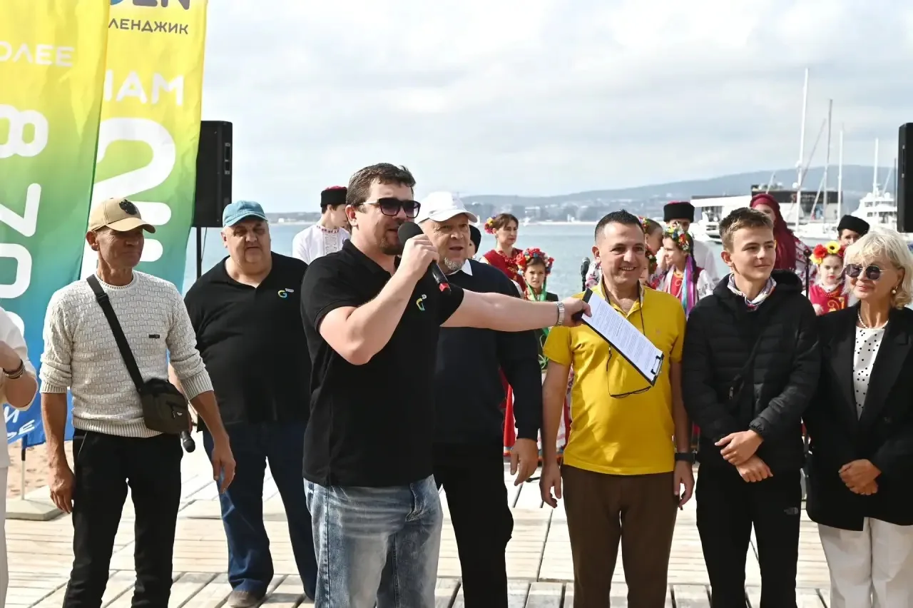 На Центральном пляже Геленджика прошел концерт