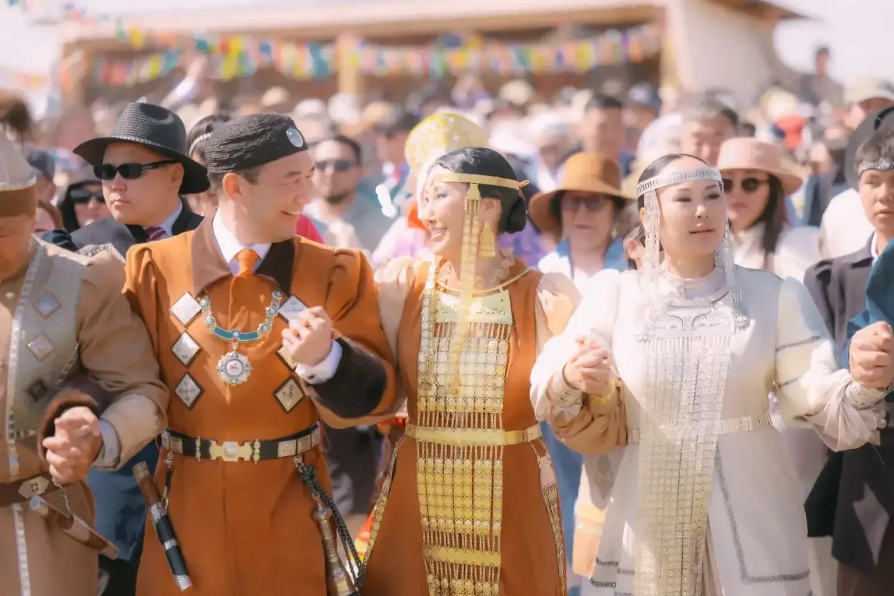 Үс Хатыҥ улуу туонатыгар Туймаада Ыһыаҕа арылынна! Алгыс тылын ылынан, күүстэ-уохта иҥэ...