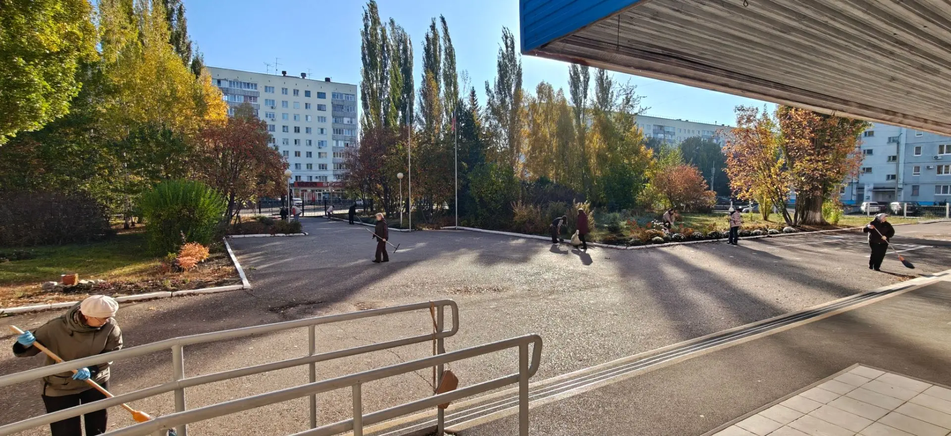 10.10.2026 г. прошёл  общегородской субботник! Педагоги и сотрудники школы дружно вышли...