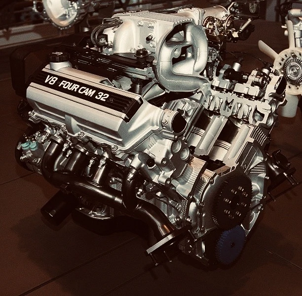 🔰 Toyota создала V8, чтобы доказать: японский люкс может быть не хуже немецкого