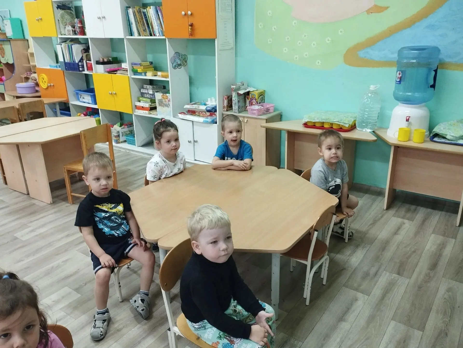 Сегодняшнее занятие было посвящено удивительным созданиям, которые парят в небе — птицам!