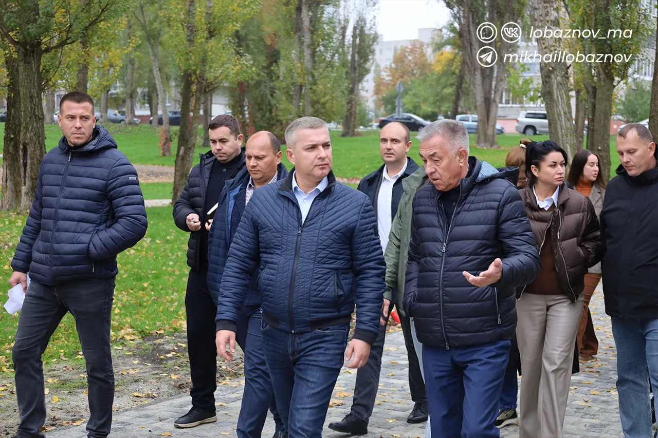 Сегодня вместе с коллегами проинспектировали проведение благоустройства второй очереди ...