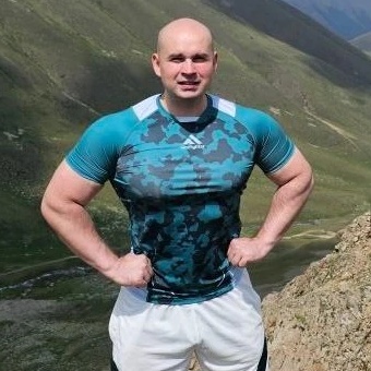 Фитнес-тренер Денис Черногузов
