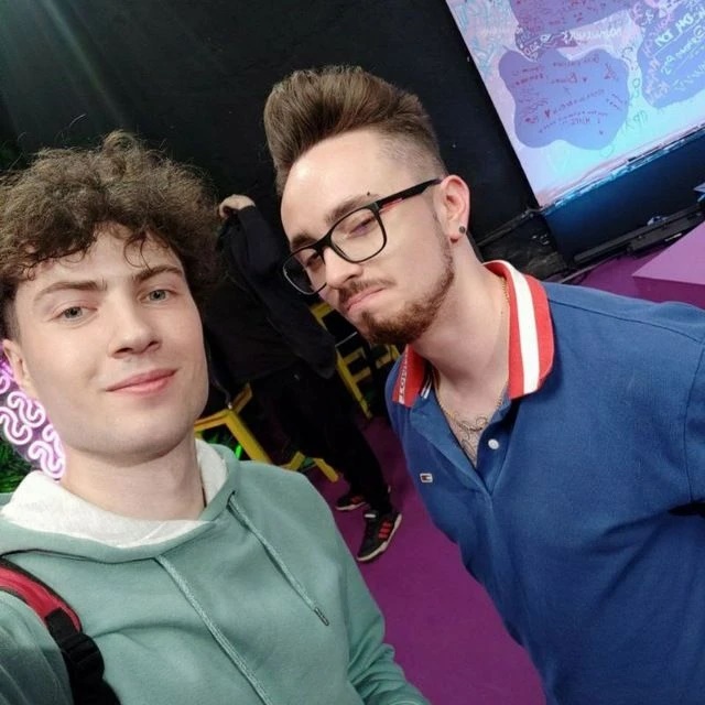 Логотип канала Кирилл Смотрит Эдисон Домер Лололошка шгш и другие реакции