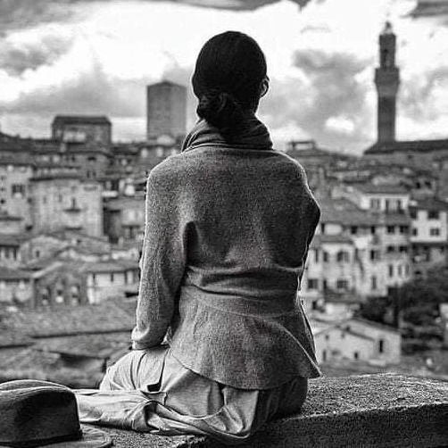 Болтая ногами на крыше