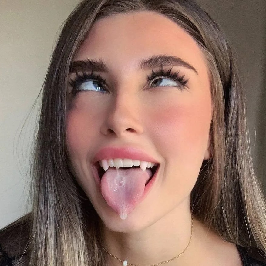 Логотип канала Ахегао девушки. 16+ Анимешница и ротик. В канале порно нет!