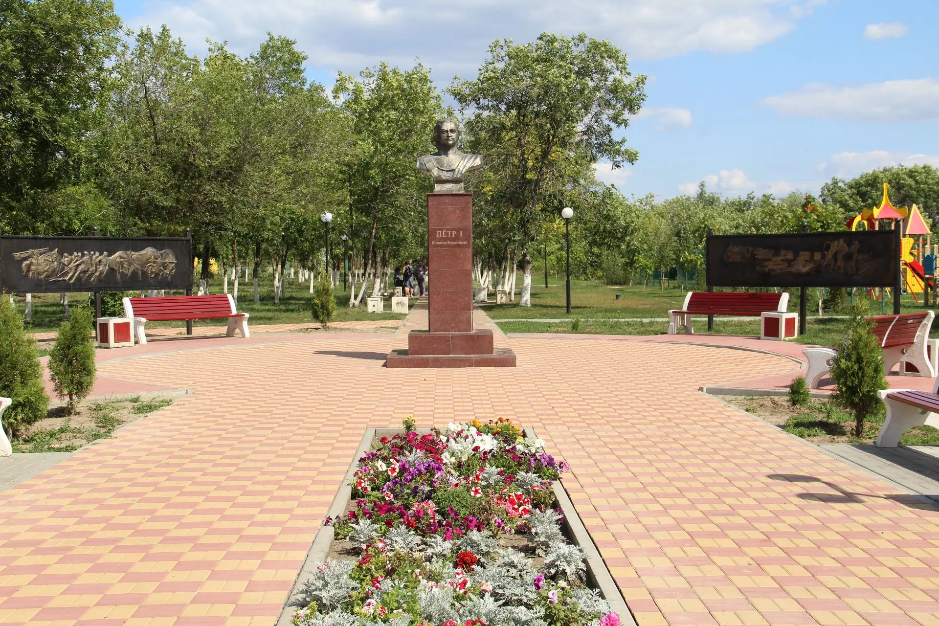 Администрация городского поселения Петров Вал